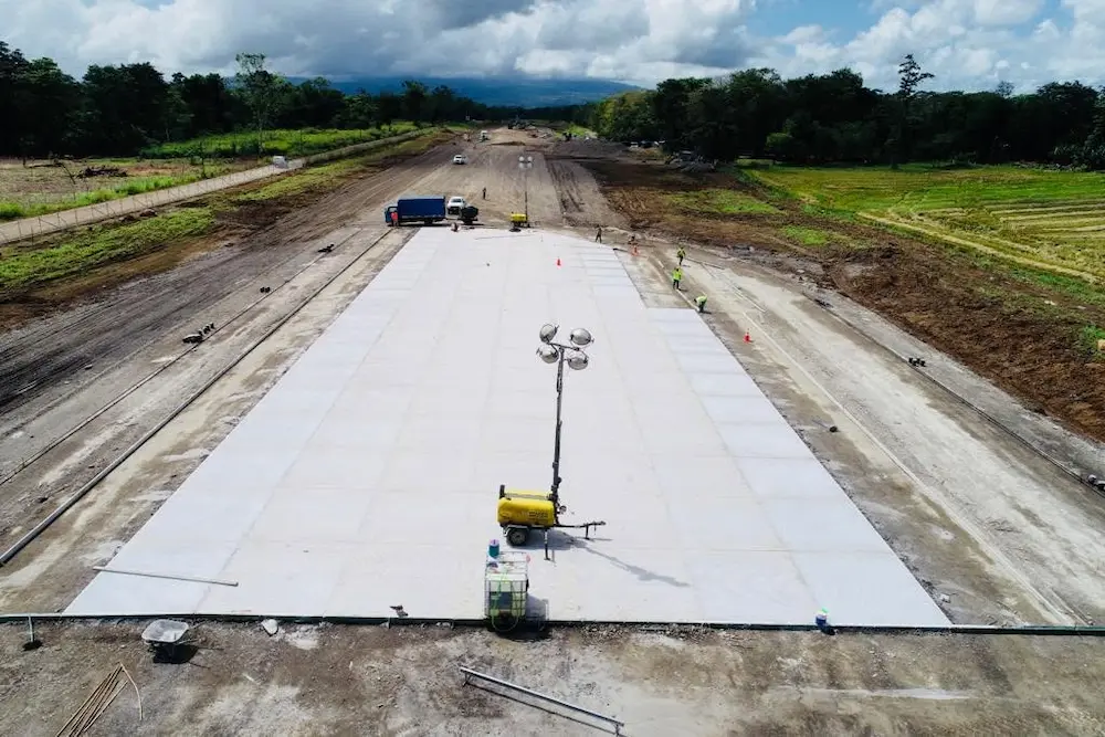 Construcción de cabeceras de concreto en la rehabilitación del Aeródromo de Upala, Alajuela
