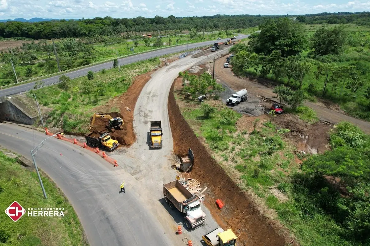 Obras viales en las rampas de acceso a la Ruta 04, sector Chilamate