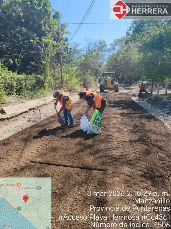 Colocación de adoquín en acceso a Playa Hermosa, Cóbano