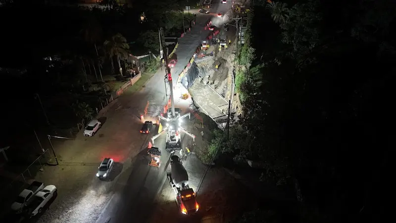 Fabricación de concreto premezclado en planta de Constructora Herrera